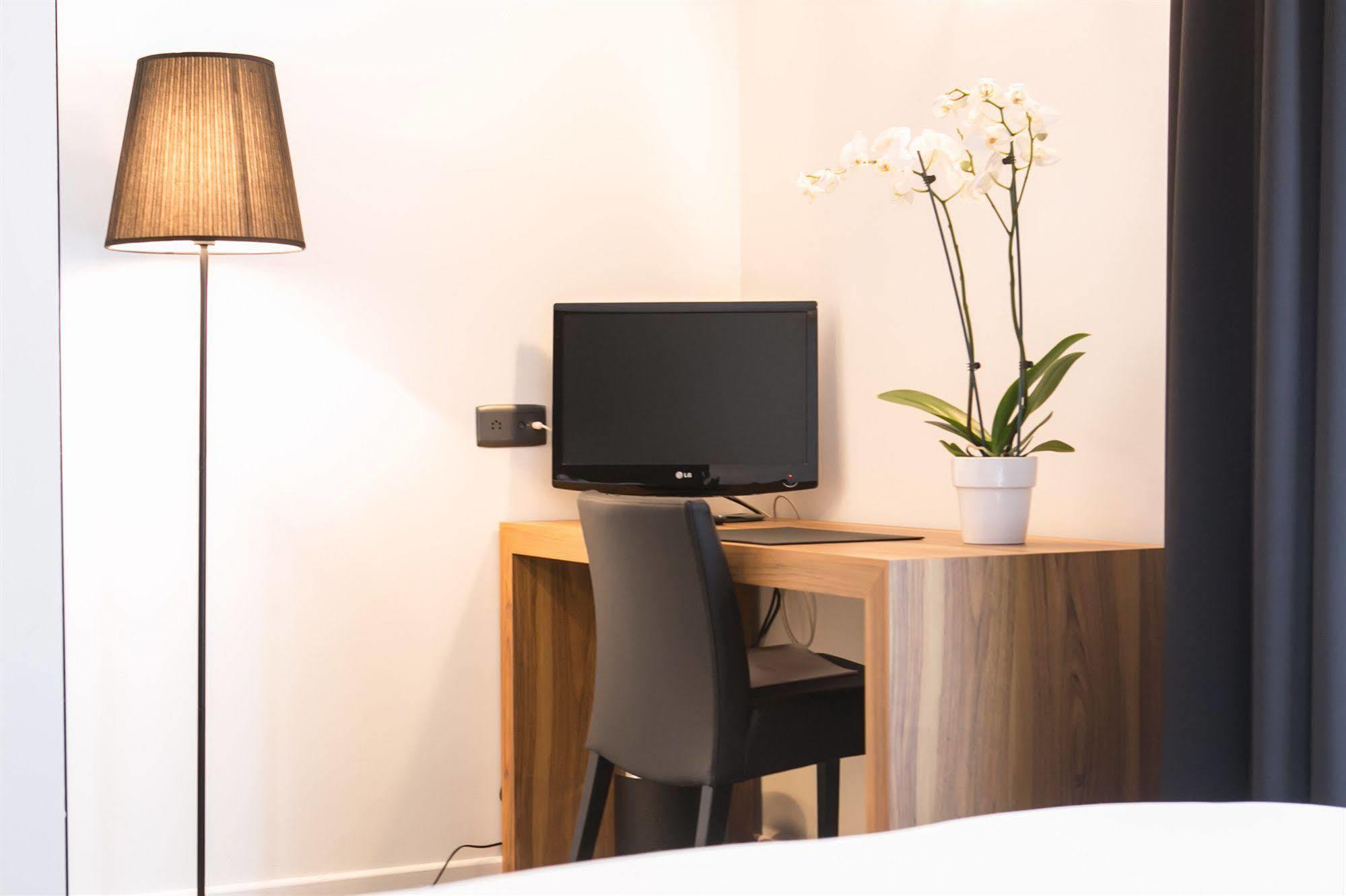 Hotel St James 몽스 외부 사진