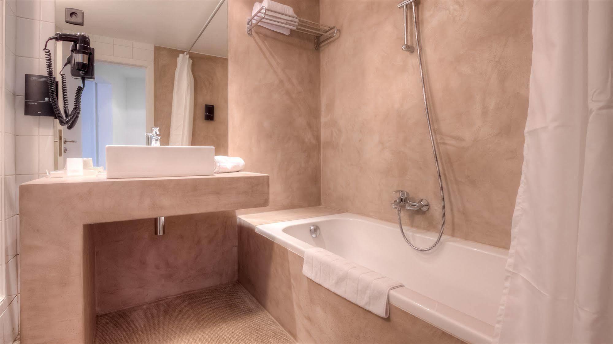 Hotel St James 몽스 외부 사진