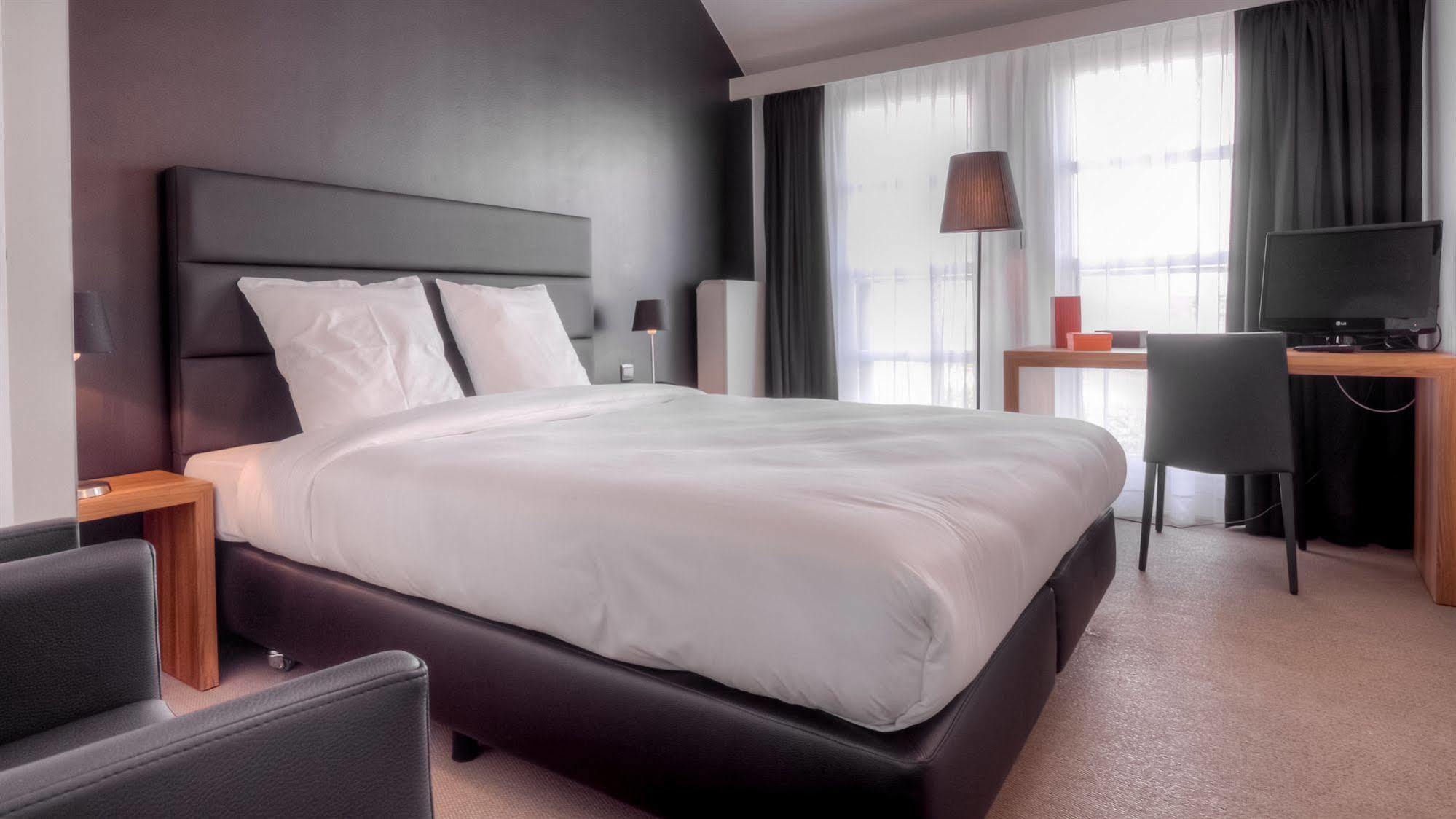 Hotel St James 몽스 외부 사진